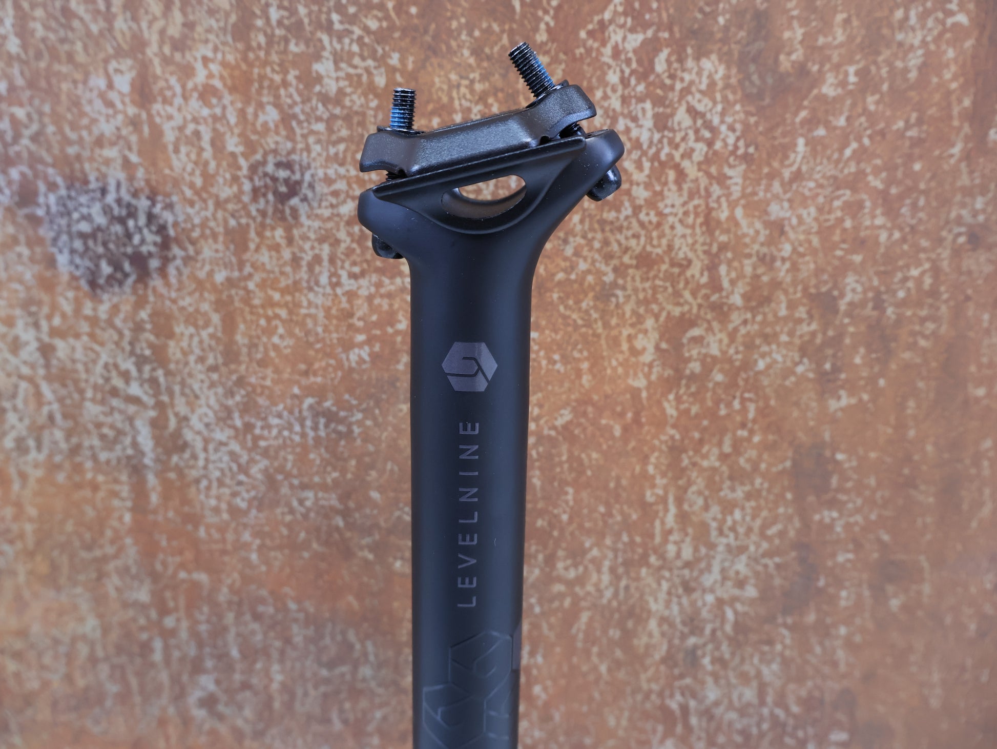 levelnine universal 350 mm carbon sattelstütze LEVELNINE UNIVERSAL CARBON SATTELSTÜTZE / 30.9 MM / 350 MM / SB 0 MM – USEDBIKES-OB.DE