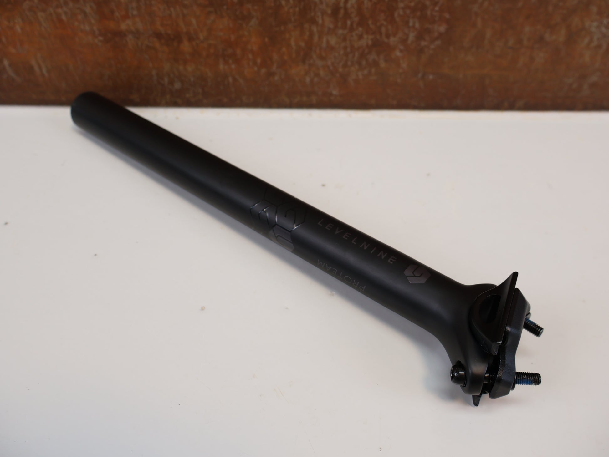LEVELNINE UNIVERSAL CARBON SATTELSTÜTZE / 30.9 MM / 350 MM / SB 0 MM –