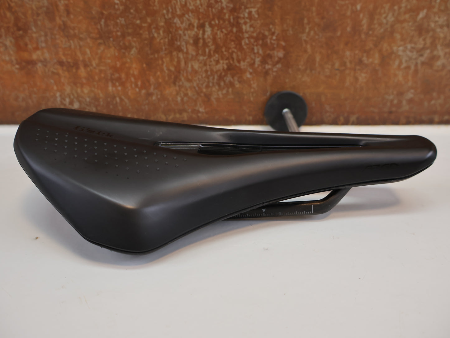 FIZIK TEMPO ARGO R1 SATTEL / ROAD & ENDURANCE / 150 MM / CARBON-GESTELL
