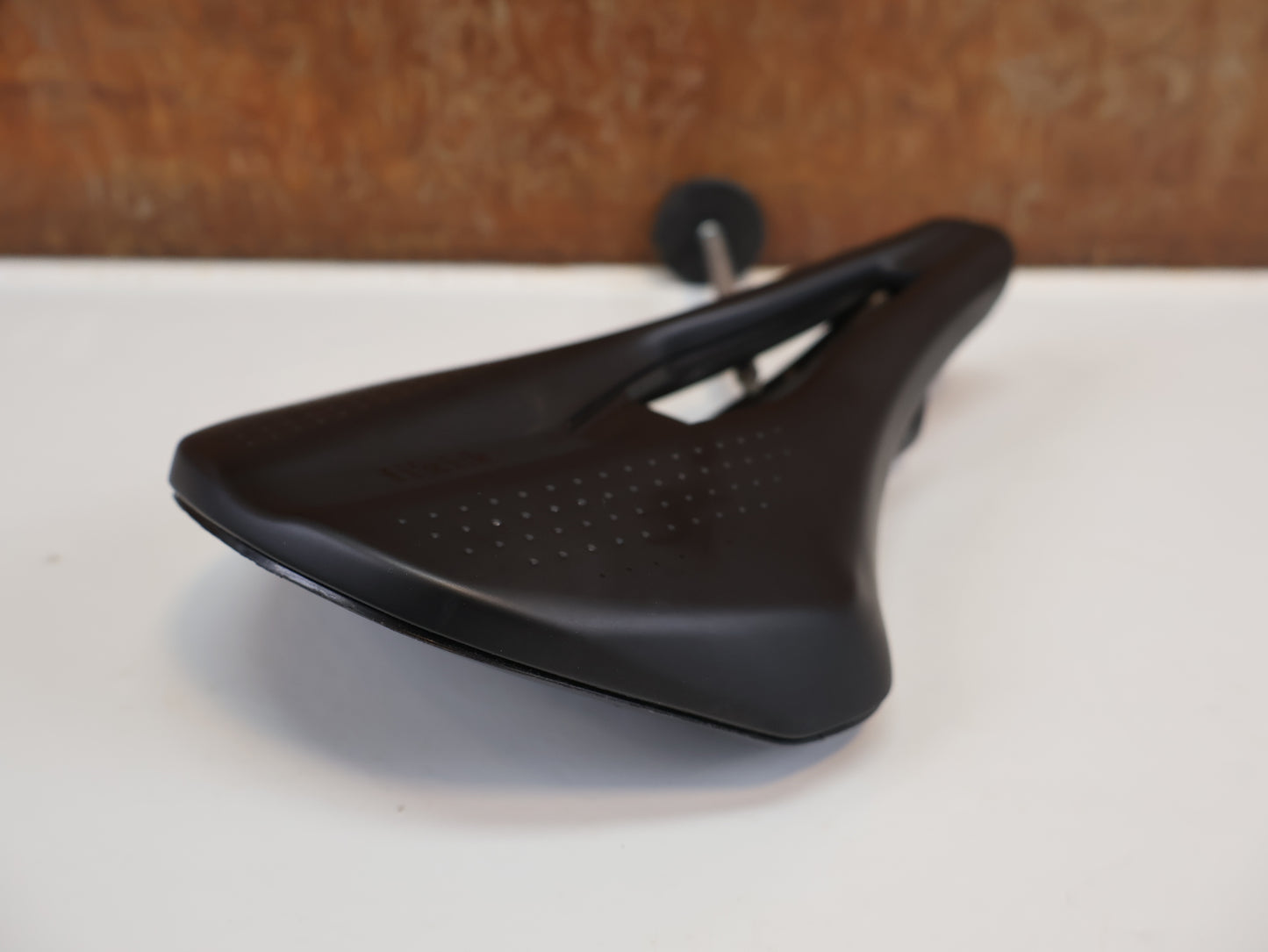 FIZIK TEMPO ARGO R1 SATTEL / ROAD & ENDURANCE / 150 MM / CARBON-GESTELL
