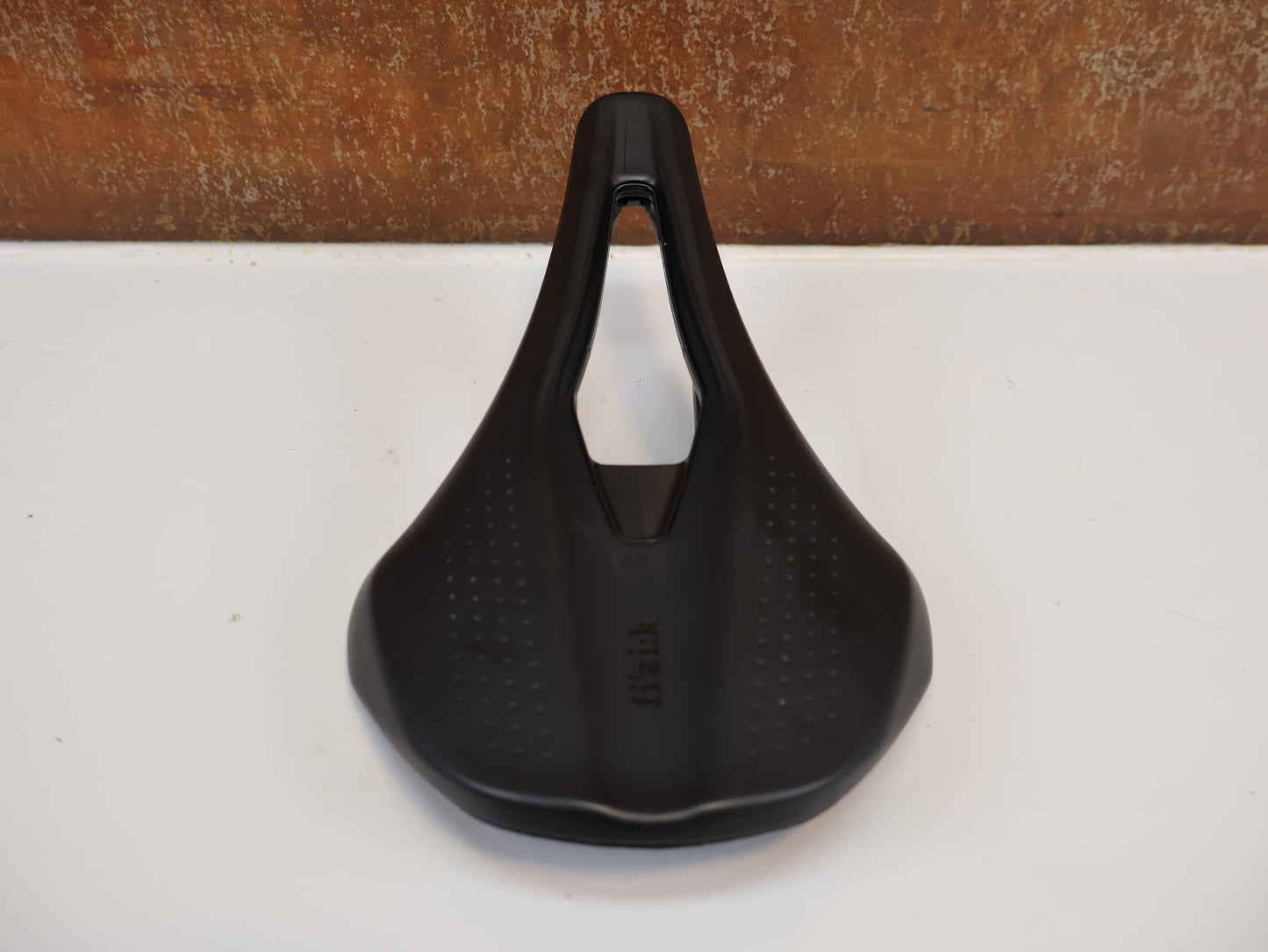 FIZIK TEMPO ARGO R1 SATTEL / ROAD & ENDURANCE / 150 MM / CARBON-GESTELL