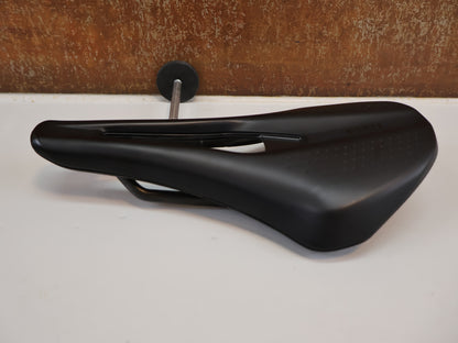 FIZIK TEMPO ARGO R1 SATTEL / ROAD & ENDURANCE / 150 MM / CARBON-GESTELL