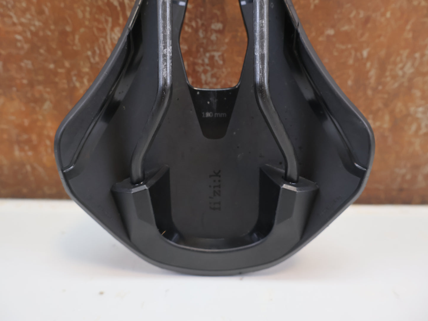 FIZIK TEMPO ARGO R1 SATTEL / ROAD & ENDURANCE / 150 MM / CARBON-GESTELL