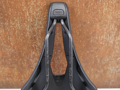 FIZIK TEMPO ARGO R1 SATTEL / ROAD & ENDURANCE / 150 MM / CARBON-GESTELL
