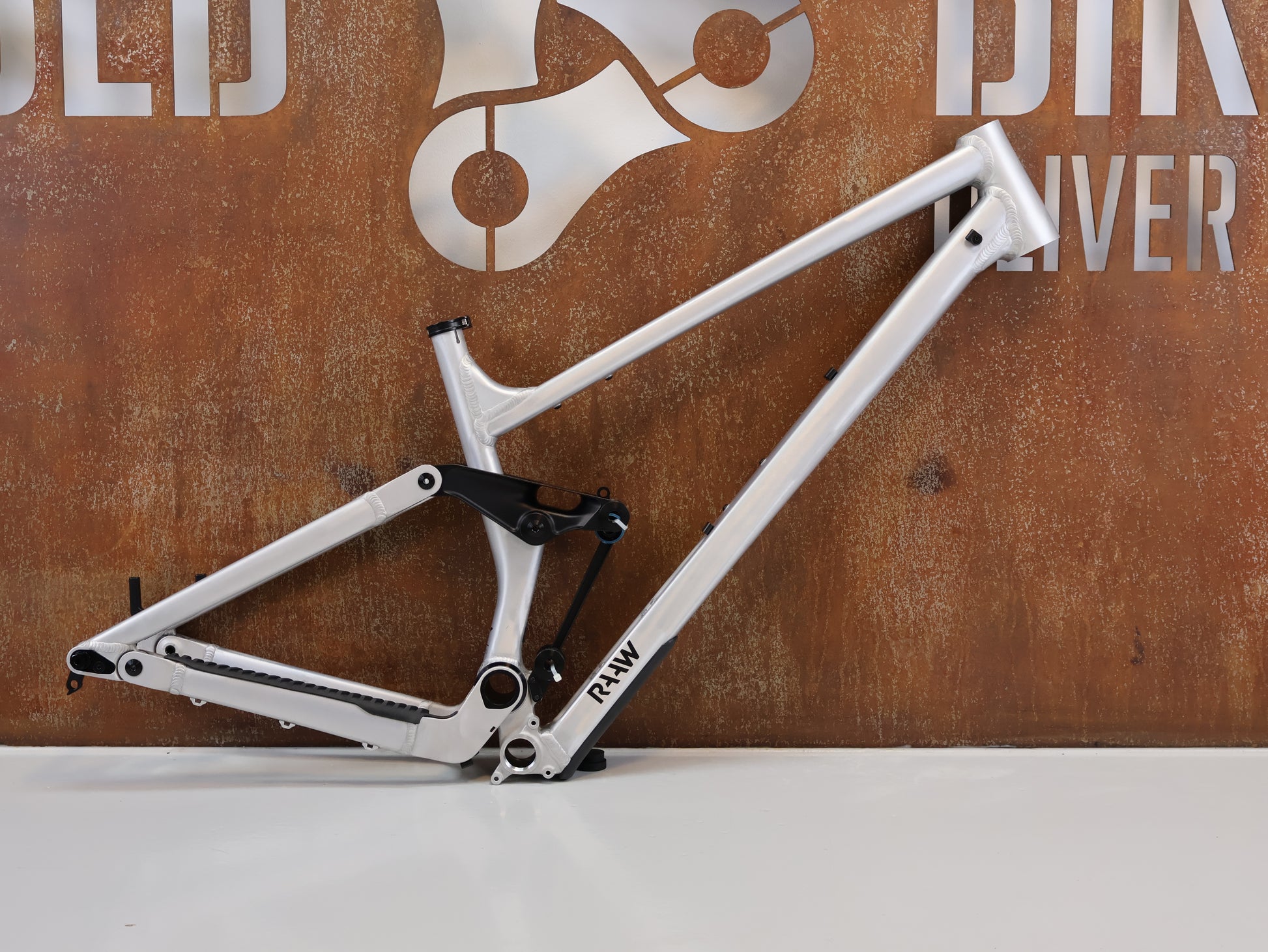 RAAW MADONNA V2.2 ENDURO RAHMEN GRÖSSE XL RAW –