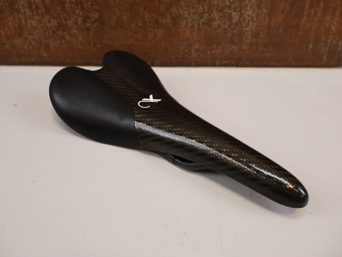 AX-LIGHTNESS ENDURANCE PLUS CARBON SATTEL / LEDER BEZUG / SCHWARZ / ULTRALEICHT 101G