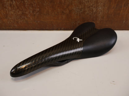 AX-LIGHTNESS ENDURANCE PLUS CARBON SATTEL / LEDER BEZUG / SCHWARZ / ULTRALEICHT 101G
