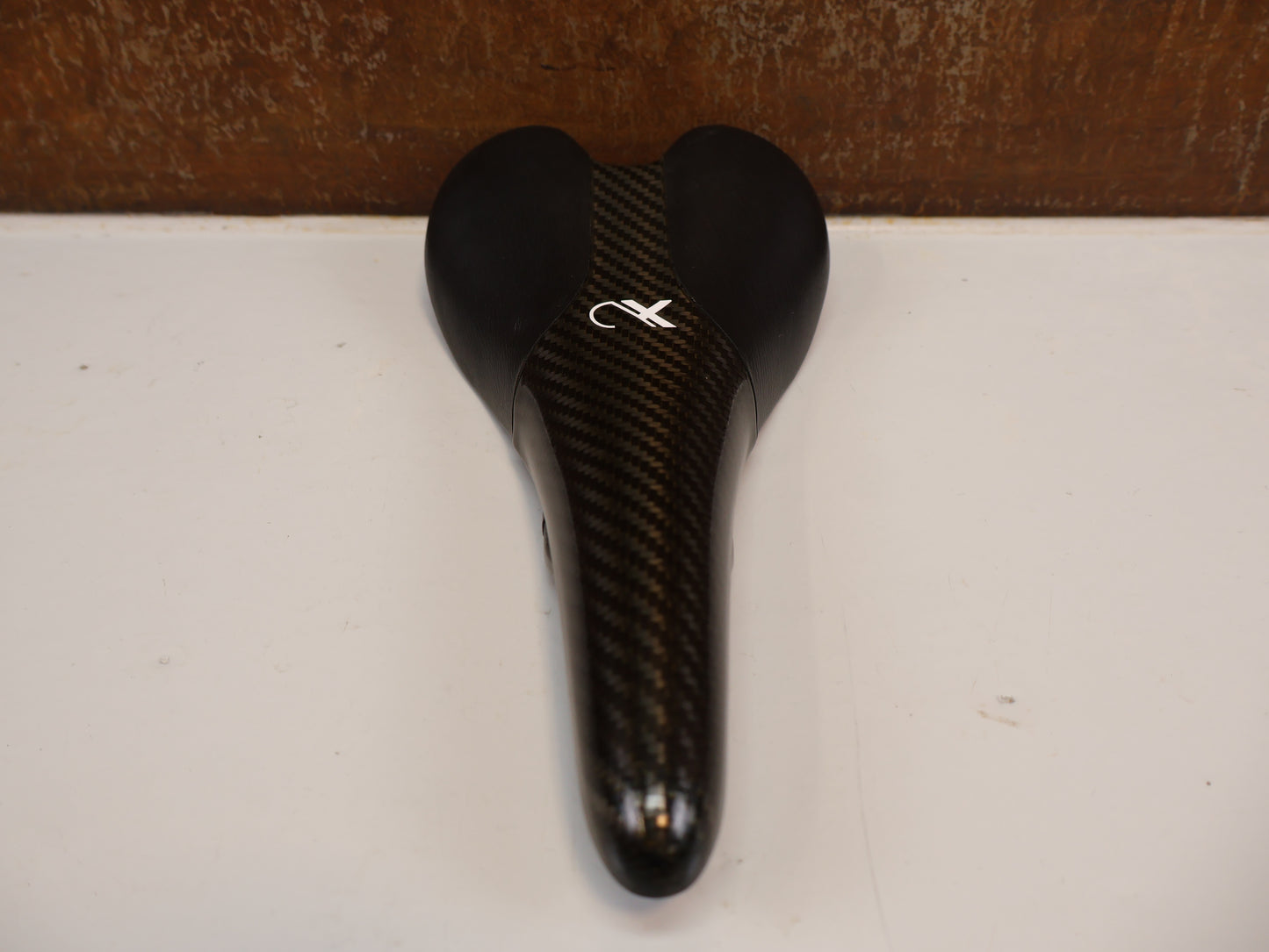 AX-LIGHTNESS ENDURANCE PLUS CARBON SATTEL / LEDER BEZUG / SCHWARZ / ULTRALEICHT 101G