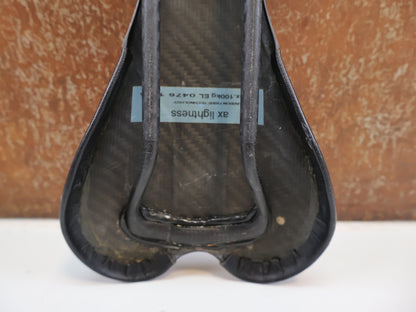AX-LIGHTNESS ENDURANCE PLUS CARBON SATTEL / LEDER BEZUG / SCHWARZ / ULTRALEICHT 101G