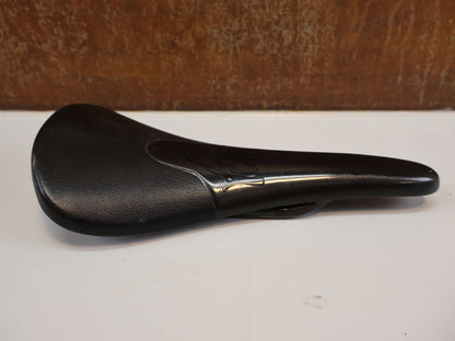 TUNE KOMM-VOR CARBON SATTEL / SCHWARZ / CARBON GLANZ / ULTRALEICHT 96G