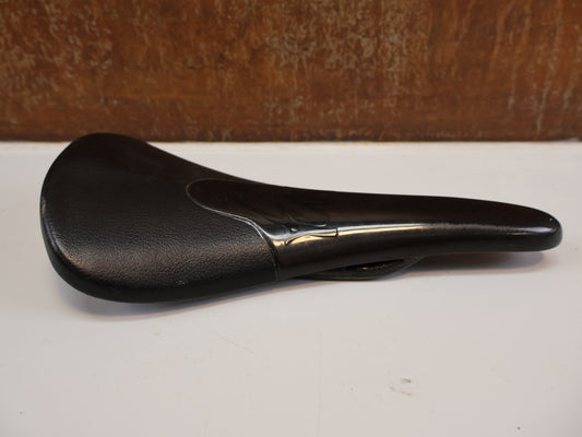 TUNE KOMM-VOR CARBON SATTEL / SCHWARZ / CARBON GLANZ / ULTRALEICHT 96G