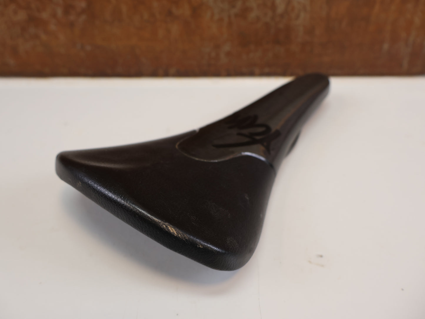 TUNE KOMM-VOR CARBON SATTEL / SCHWARZ / CARBON GLANZ / ULTRALEICHT 96G