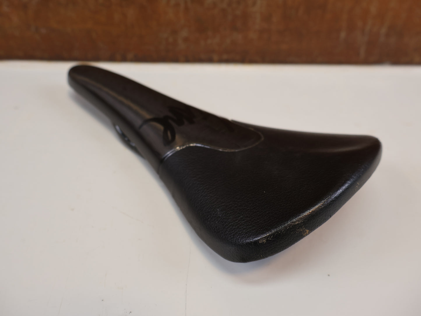 TUNE KOMM-VOR CARBON SATTEL / SCHWARZ / CARBON GLANZ / ULTRALEICHT 96G