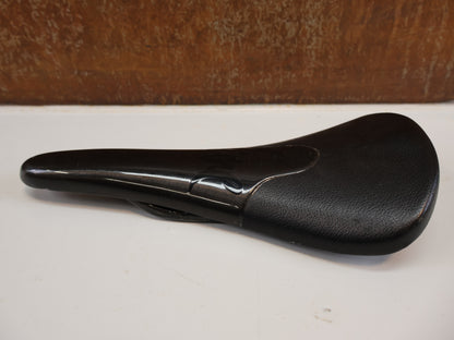 TUNE KOMM-VOR CARBON SATTEL / SCHWARZ / CARBON GLANZ / ULTRALEICHT 96G