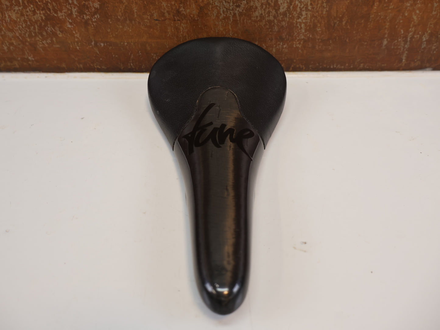 TUNE KOMM-VOR CARBON SATTEL / SCHWARZ / CARBON GLANZ / ULTRALEICHT 96G