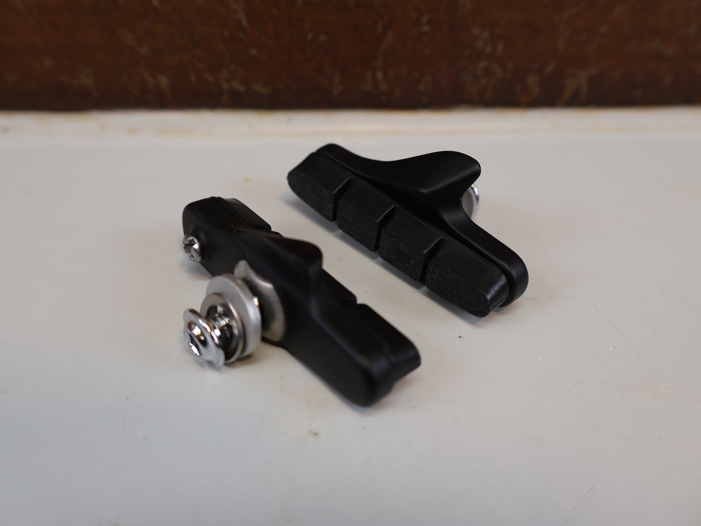 SHIMANO 105 CARTRIDGE BREMSSCHUHE R55C4 / ALU-FELGE