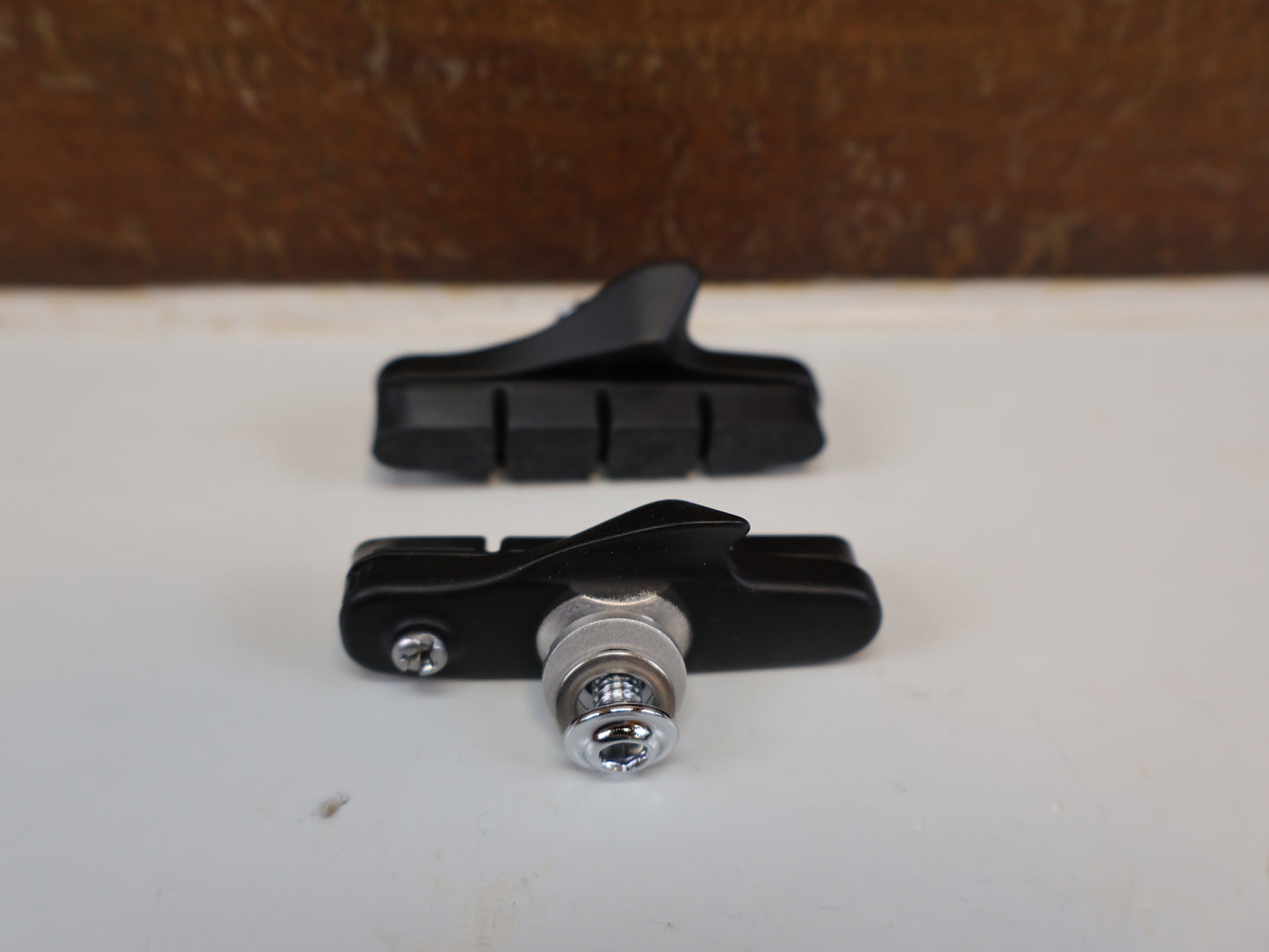 SHIMANO 105 CARTRIDGE BREMSSCHUHE R55C4 / ALU-FELGE