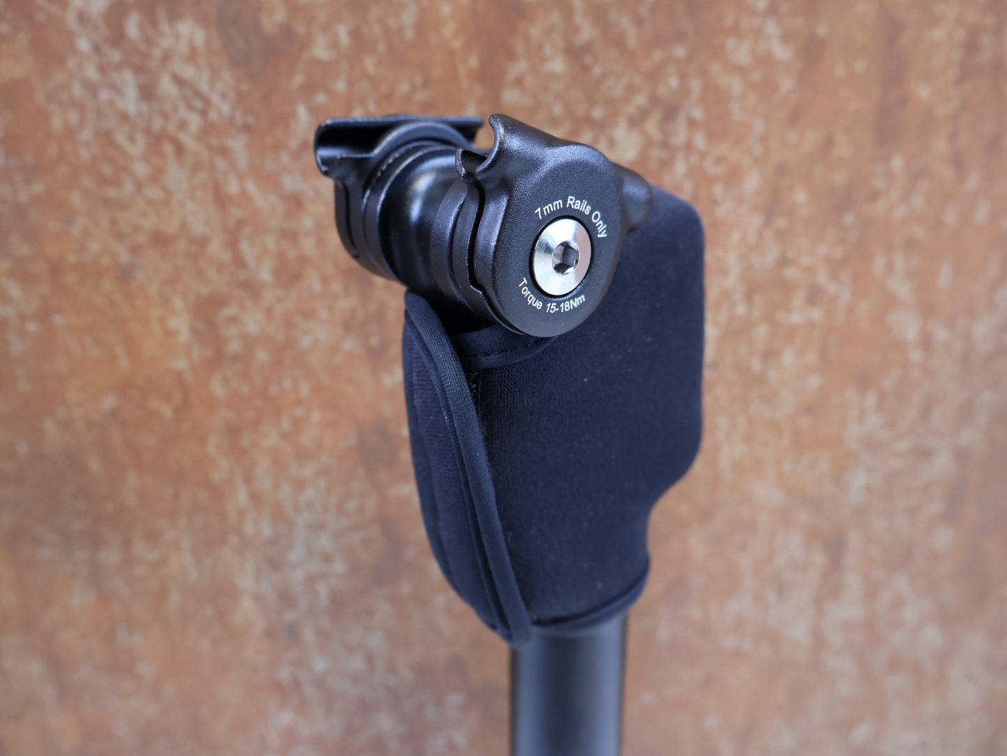 SR SUNTOUR NCX SP12 FEDERSATTELSTÜTZE / 30.9 MM / 350 MM / MIT FINGERSCHUTZ / SCHWARZ