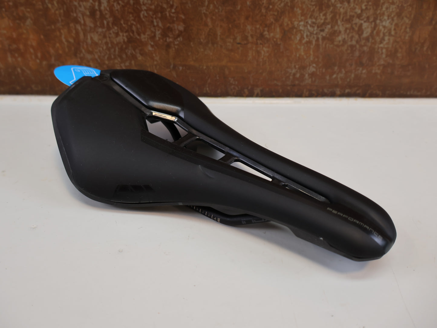 PRO STEALTH CURVED PERFORMANCE SATTEL / 142 MM / RENNRAD –