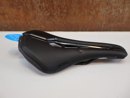 PRO STEALTH CURVED PERFORMANCE SATTEL / 142 MM / RENNRAD