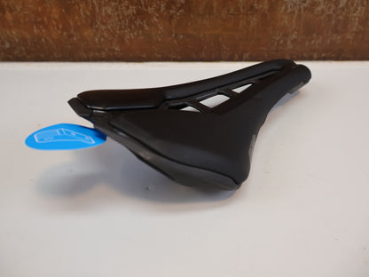 PRO STEALTH CURVED PERFORMANCE SATTEL / 142 MM / RENNRAD