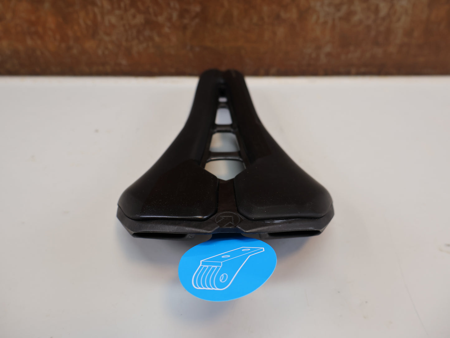 PRO STEALTH CURVED PERFORMANCE SATTEL / 142 MM / RENNRAD