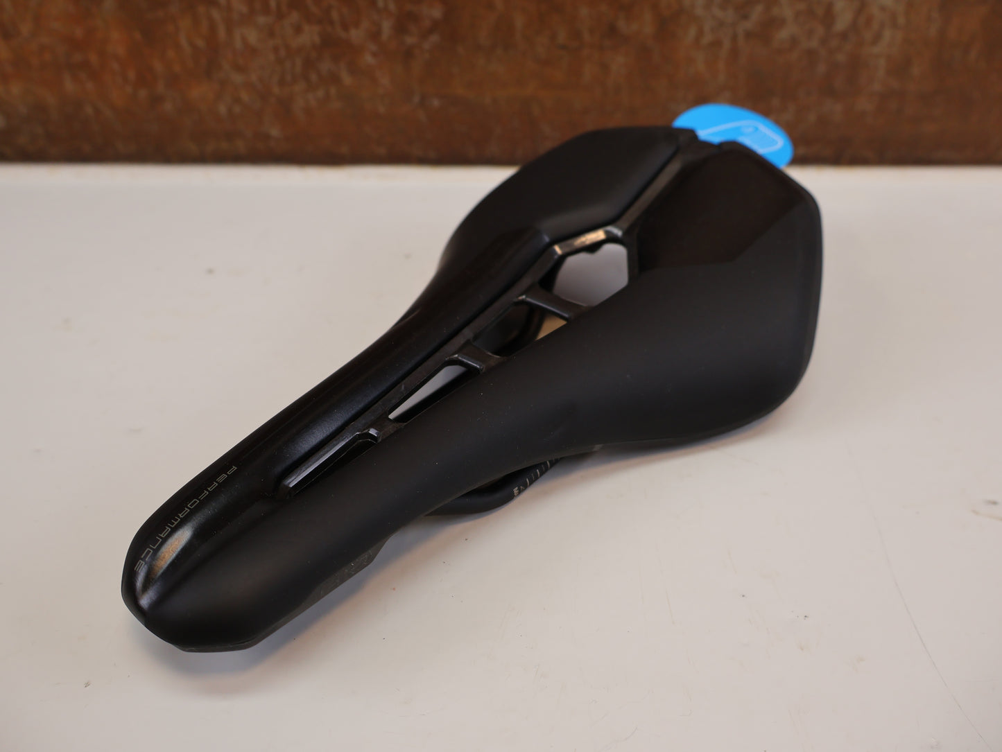 PRO STEALTH CURVED PERFORMANCE SATTEL / 142 MM / RENNRAD