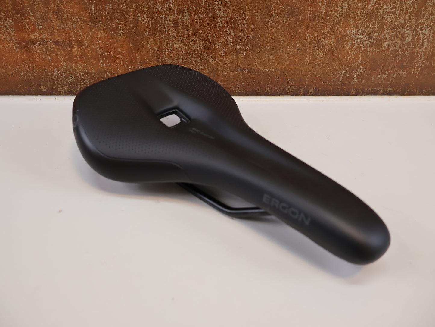 ERGON SMC MEN SPORT GEL SATTEL / STEALTH / GRÖSSE M/L / 12-16 CM