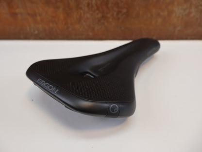ERGON SMC MEN SPORT GEL SATTEL / STEALTH / GRÖSSE M/L / 12-16 CM
