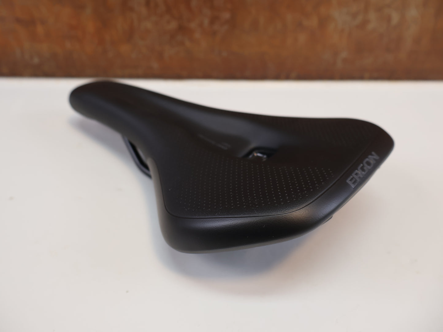 ERGON SMC MEN SPORT GEL SATTEL / STEALTH / GRÖSSE M/L / 12-16 CM