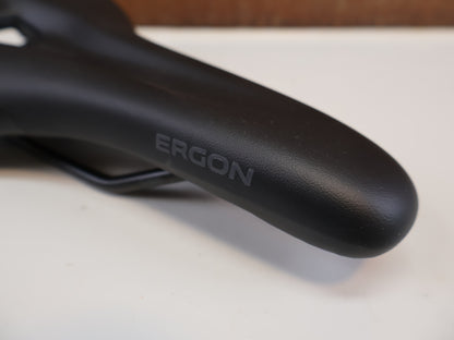 ERGON SMC MEN SPORT GEL SATTEL / STEALTH / GRÖSSE M/L / 12-16 CM