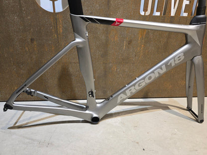 Rennradrahmen von Argon 18, ARGON 18 NITROGEN RAHMENSET / DISC / M in variant_title vor USEDBIKES - OB.DE Hintergrund