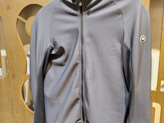 Langarm Trikot Herren von Assos, ASSOS MILLE GT SPRING FALL LS JERSEY / LANGARM TRIKOT / HERREN / TORPEDO GREY in variant_title vor USEDBIKES - OB.DE Hintergrund