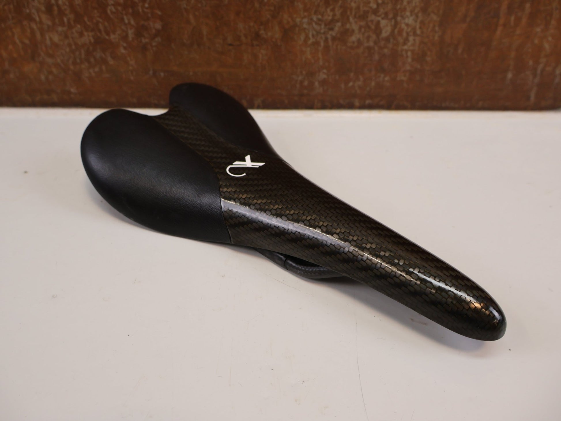AX-LIGHTNESS ENDURANCE PLUS CARBON SATTEL / LEDER BEZUG / SCHWARZ / UL –
