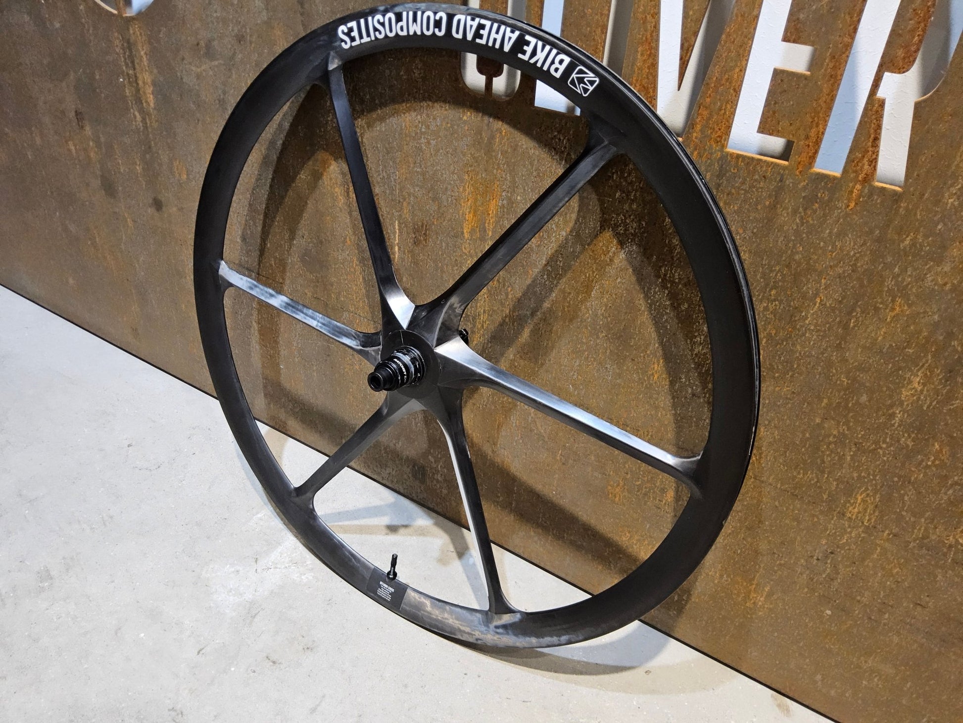 Laufrad/Laufradsatz von Bike Ahead Composites, BIKE AHEAD COMPOSITES BITURBO CROSS 29 MTB / GRAVEL BOOST LAUFRADSATZ vor USEDBIKES - OB.DE Hintergrund
