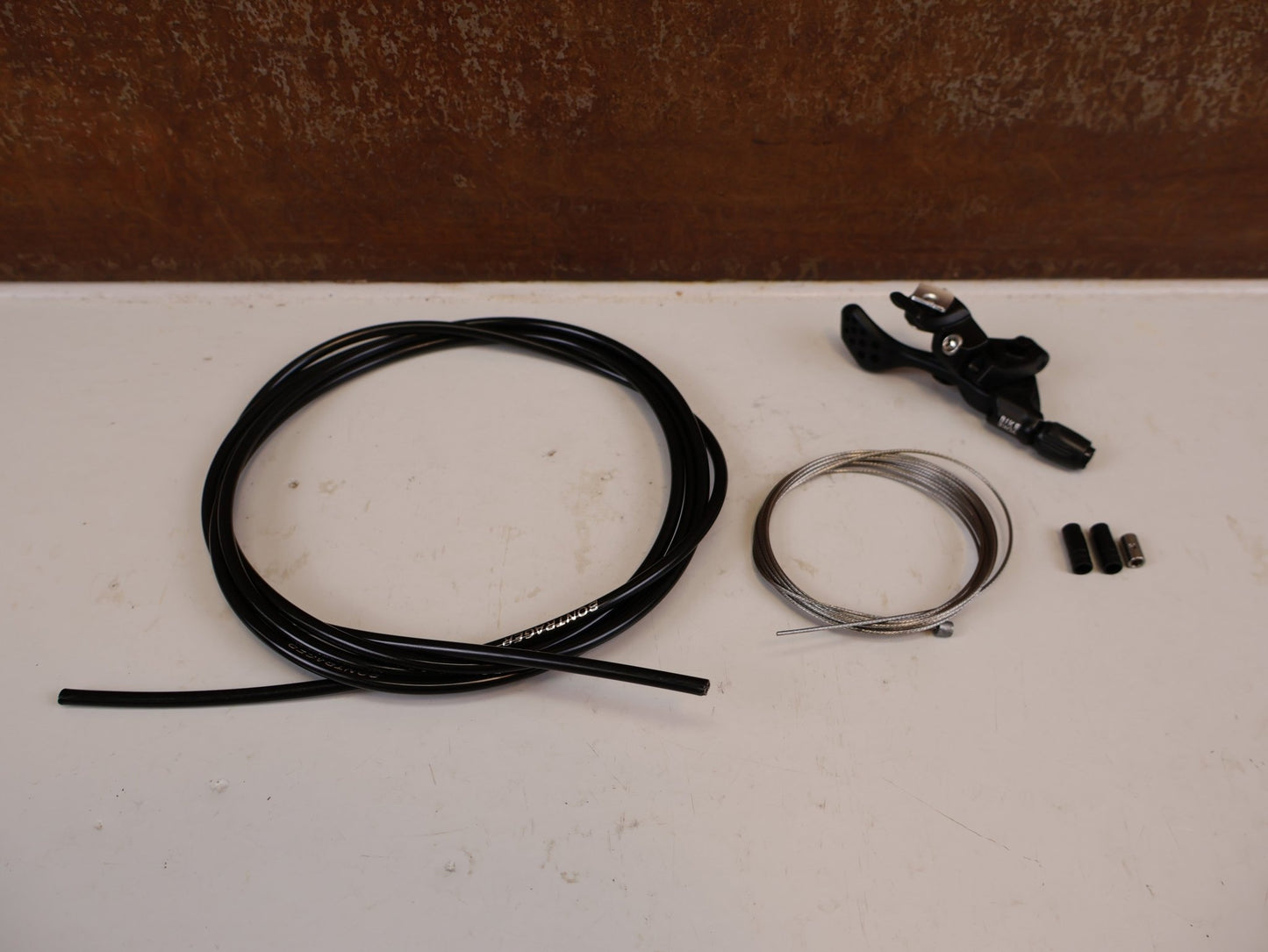 Sattelstütze von Bikeyoke, BIKEYOKE DIVINE 160MM DROPPERPOST SATTELSTÜTZE 31.6 MM vor USEDBIKES-OB.DE Hintergrund