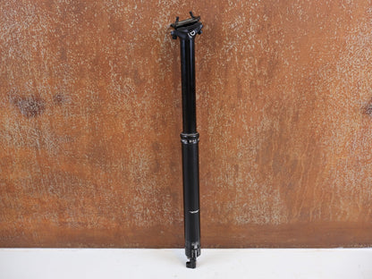 Sattelstütze von Bikeyoke, BIKEYOKE DIVINE 160MM DROPPERPOST SATTELSTÜTZE 31.6 MM vor USEDBIKES-OB.DE Hintergrund