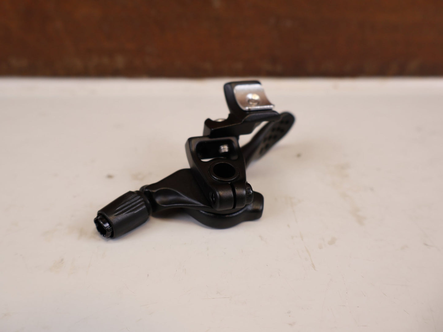 Sattelstütze von Bikeyoke, BIKEYOKE DIVINE 160MM DROPPERPOST SATTELSTÜTZE 31.6 MM vor USEDBIKES-OB.DE Hintergrund