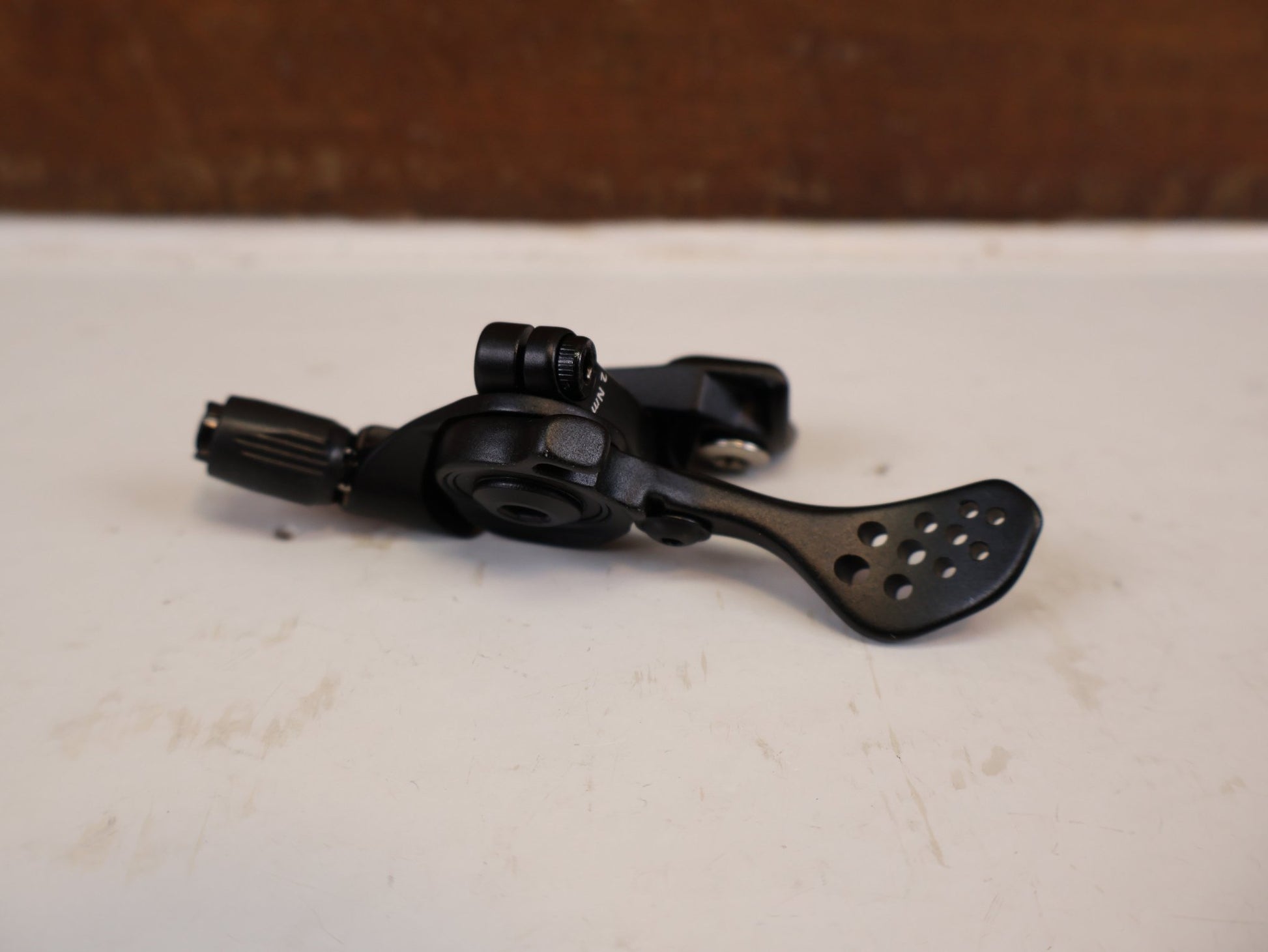Sattelstütze von Bikeyoke, BIKEYOKE DIVINE 160MM DROPPERPOST SATTELSTÜTZE 31.6 MM vor USEDBIKES-OB.DE Hintergrund