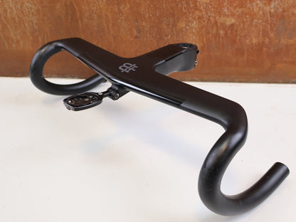 Lenker von Black Ink, Black Inc Integrated Aero Barstem AB02 Cockpit 40x110mm vor USEDBIKES-OB.DE Hintergrund