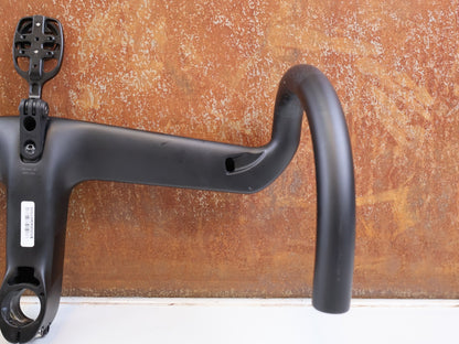 Lenker von Black Ink, Black Inc Integrated Aero Barstem AB02 Cockpit 40x110mm vor USEDBIKES-OB.DE Hintergrund