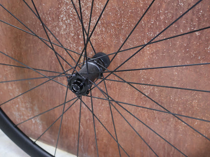 Laufrad/Laufradsatz von Bmc, BMC CRD - 321 CARBON LAUFRADSATZ DISC vor USEDBIKES - OB.DE Hintergrund