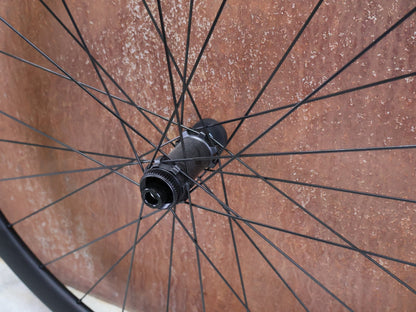 Laufrad/Laufradsatz von Bmc, BMC CRD - 321 CARBON LAUFRADSATZ DISC vor USEDBIKES - OB.DE Hintergrund