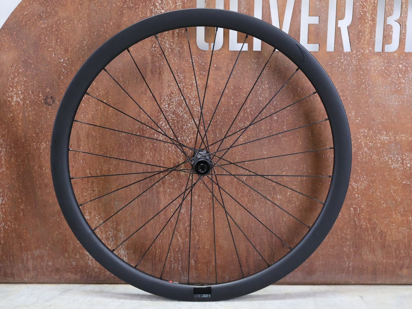 Laufrad/Laufradsatz von Bmc, BMC CRD - 321 CARBON LAUFRADSATZ DISC vor USEDBIKES - OB.DE Hintergrund