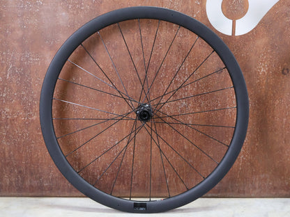 Laufrad/Laufradsatz von Bmc, BMC CRD - 321 CARBON LAUFRADSATZ DISC vor USEDBIKES - OB.DE Hintergrund