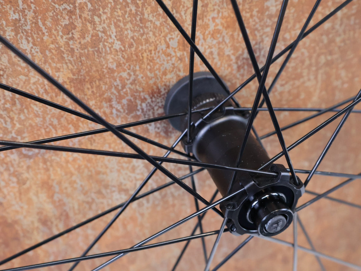 Laufrad/Laufradsatz von Bmc, BMC CRD 351 RENNRAD CARBON LAUFRADSATZ 35MM DISC XDR / TLR READY vor USEDBIKES-OB.DE Hintergrund