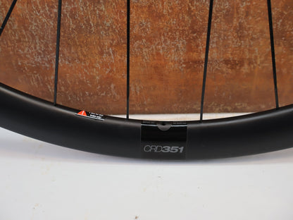 Laufrad/Laufradsatz von Bmc, BMC CRD 351 RENNRAD CARBON LAUFRADSATZ 35MM DISC XDR / TLR READY vor USEDBIKES-OB.DE Hintergrund