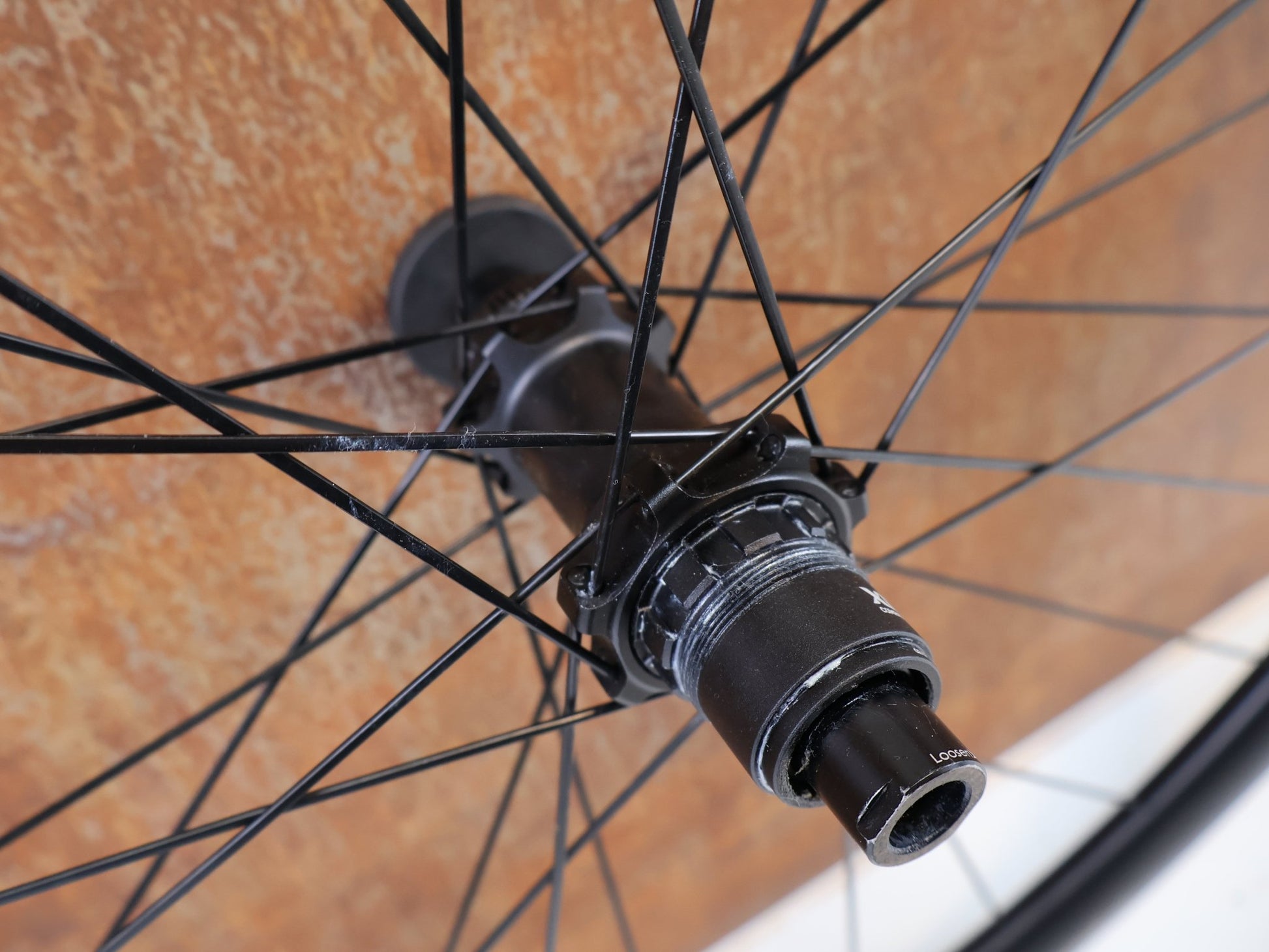 Laufrad/Laufradsatz von Bmc, BMC CRD 351 RENNRAD CARBON LAUFRADSATZ 35MM DISC XDR / TLR READY vor USEDBIKES-OB.DE Hintergrund