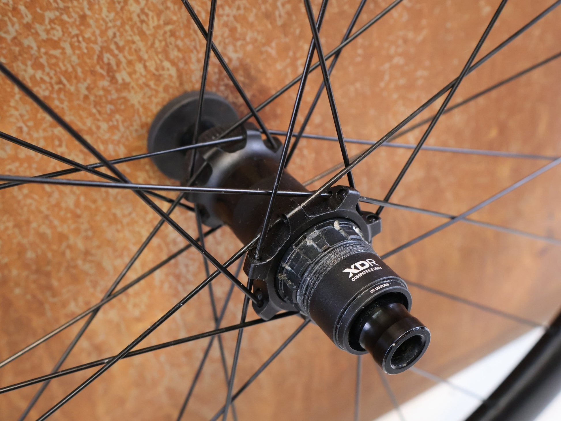 Laufrad/Laufradsatz von BMC, BMC CRD-400 SL CARBON LAUFRADSATZ / 40 MM / 622X23C / XDR vor USEDBIKES-OB.DE Hintergrund