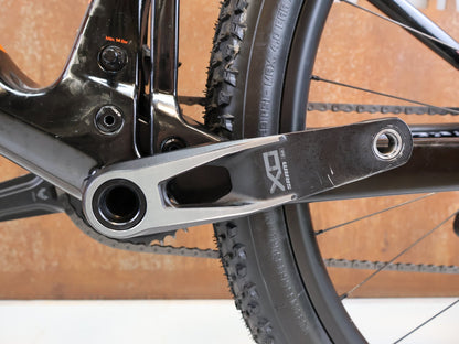 Mountainbike von Bmc, BMC FOURSTROKE 01 ONE CARBON / GRÖSSE M / XC MTB SRAM X0 TRANSMISSION vor USEDBIKES-OB.DE Hintergrund